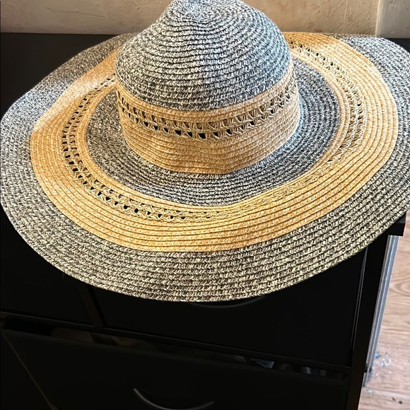 Stylish Gray and Tan Women's Sun Hat - Picture 1 of 1